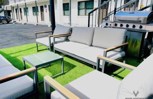 Downtown Memphis Apartment | The Moose #3 - Modern Luxe Studio with Free Gated Parking & Wifi