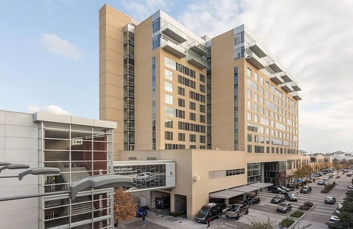 Memorial House | The Moran CityCentre, 4 Deluxe Double Rooms, Onsite Pool, Free Parking!