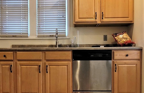 Elmira Apartment | The Morning Glory Craftsman