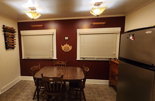 Elmira Apartment | The Morning Glory Craftsman