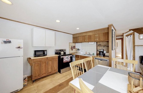 Wilmington Cabin | THE MOUNT SNOW CABIN - Rustic/Modern 4bd w Pool,Spa & Trails minutes to Mt Snow!