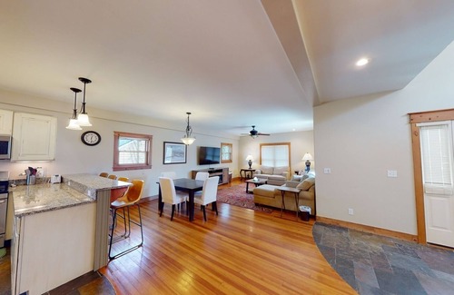 Gunnison House | The Mountaineer - Gunnison