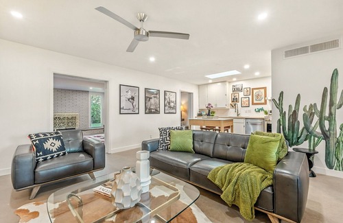Encanto House | The Mulberry Manor - A Stylish 3 Bed/2 Bath Escape Between the Saguaros and the Skyline in Mid-Town Phoenix!