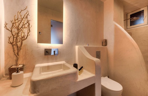 Vothon House | The Muse Of Santorini - Hot Tub Suites