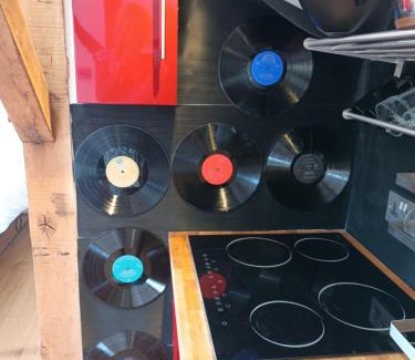Haslemere Apartment | The Music Room - Kingsize Double Oak Studio - Sleeps 2 - Quirky - Rural