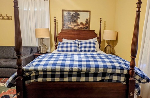 Buena Vista Hotel | The Myrtle Room at The Town House Inn - Guesthouse