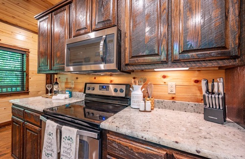 Broken Bow Cabin | The Nama’stay Retreat - heart of Hochatown Fabulous cabin nestled in woods