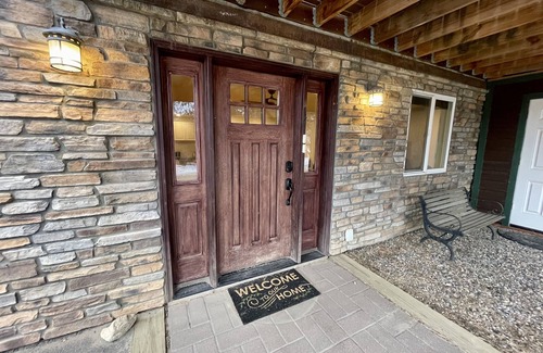 Nederland House | The Ned Nest - Private Suite - Pool Table/Fireplace/3 Beds + Large Sectional