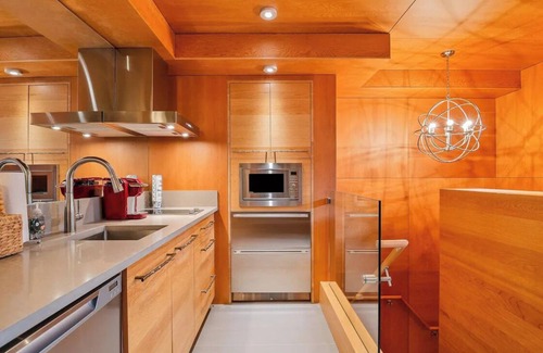 Whistler Village Condo | The Nest | Central, Luxury Unit | Free Parking