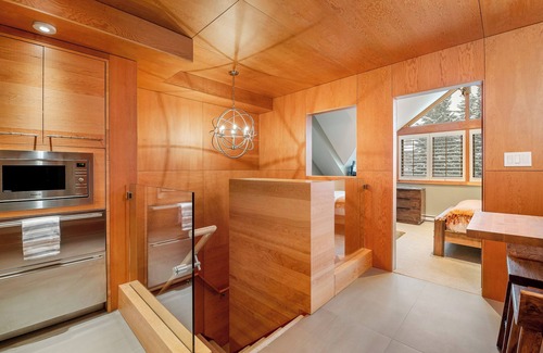 Whistler Village Condo | The Nest | Central, Luxury Unit | Free Parking