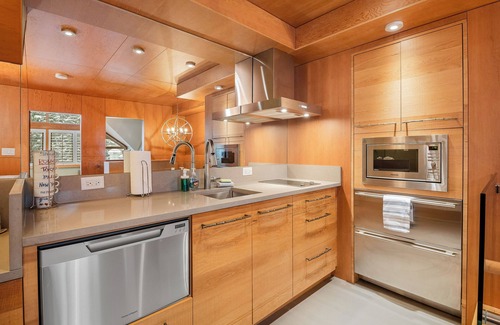 Whistler Village Condo | The Nest | Central, Luxury Unit | Free Parking