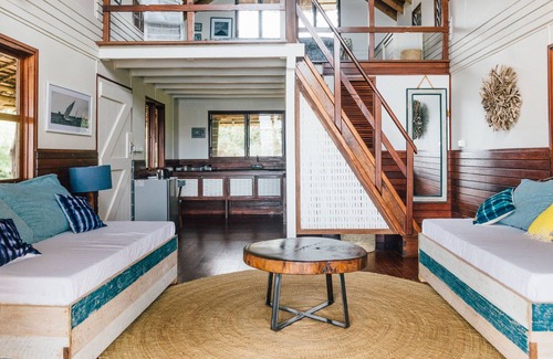 Kutani Cabin | The nest - on the overhang