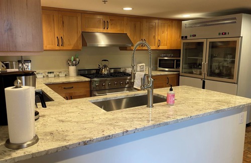 New Kent House | The New Kent Ordinary and Bassett's Tavern, Historic Luxury Vacation Rental