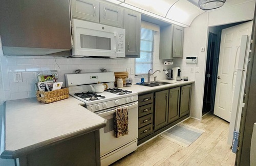 Largo Gardens House | The Newly Renovated Couples Retreat in Key Largo , Pool beach , and Marina