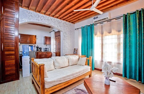 Diani Beach House | The Nomad Nook: Studio Apartment Diani Beach