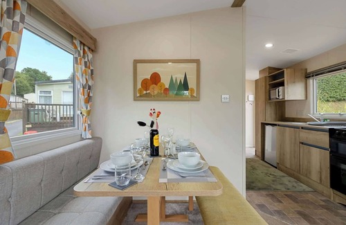 Newton Saint Cyres Ski Chalet | The Nook Splash Retreat - Pool & Fishing Nearby
