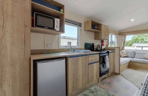 Newton Saint Cyres Ski Chalet | The Nook Splash Retreat - Pool & Fishing Nearby