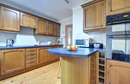 Robin Hood's Bay House | The Nook - Three Bedroom House, Sleeps 5