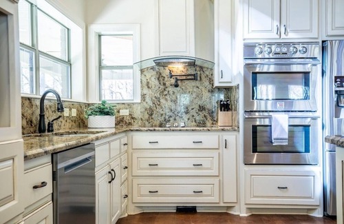Lafayette County House | The O Stone, 3BR Cabin Retreat by VelvetDitchVillas