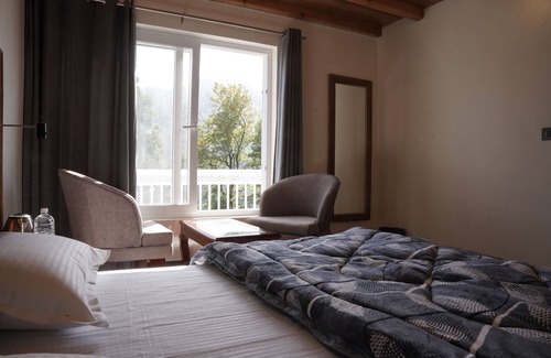 Mallital Hotel | The Oak & Lake View Resort