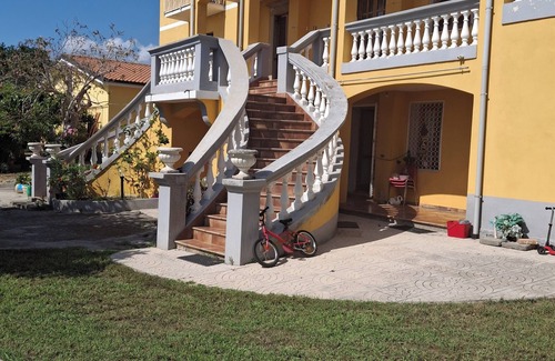 Paola Apartment | The Oaks. Two-room apartment for 5