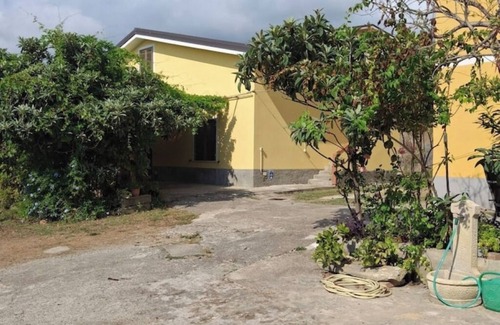Paola Apartment | The Oaks. two-room apartment for 4.