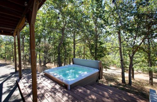 Lyle House | The Oaks