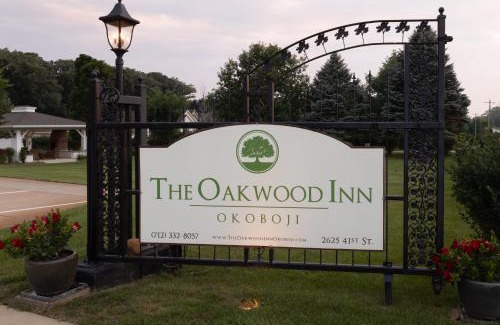 Spirit Lake Bed & Breakfast | The Oakwood Inn