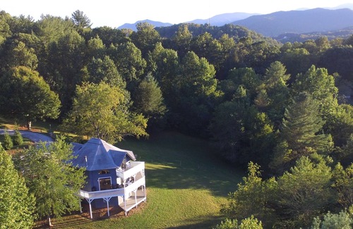 Franklin House | The Octagon House: long-range views, fireplace, easy access, close to town