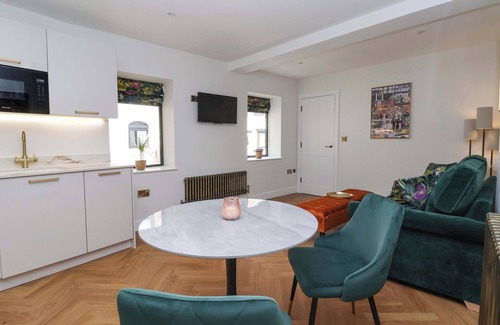 Beverley Cottage | THE OLD BAKEHOUSE, luxury holiday cottage, with a garden in Beverley