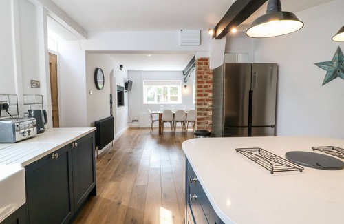 Hook Norton House | THE OLD BAKERY, family friendly, with a garden in Hook Norton