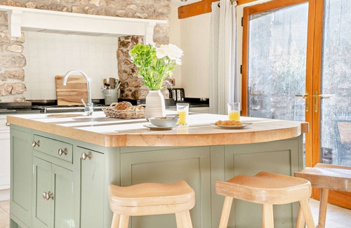Porthcawl House | The Old Barn - Four Bedroom House, Sleeps 8