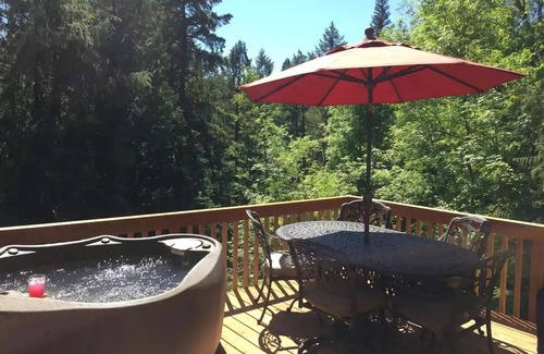Cedar Hills Cottage | The "Old Barn" in the woods. Peace, Romance, Ahhh