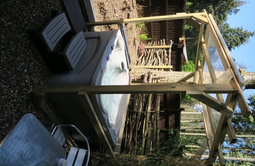 Warlingham House | The Old Bread Lorry with hot tub