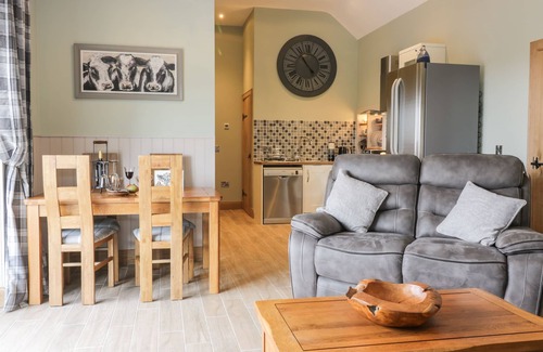 Jedburgh House | THE OLD BYRE, pet friendly, with open fire in Jedburgh