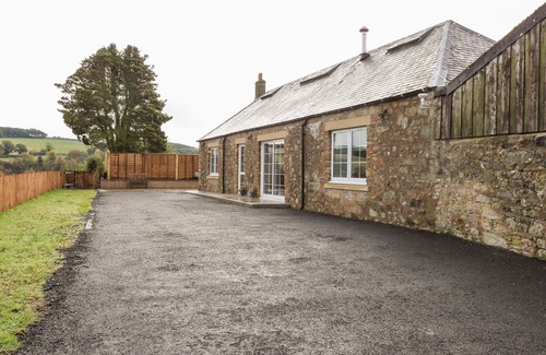 Jedburgh House | THE OLD BYRE, pet friendly, with open fire in Jedburgh