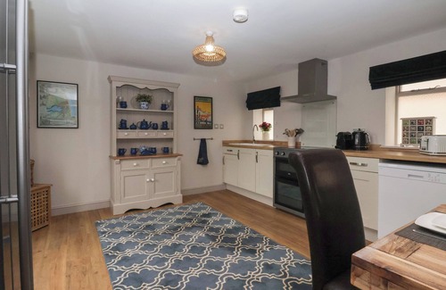 Mappleton Cottage | THE OLD COACH HOUSE AT THE VICARAGE, pet friendly in Hornsea