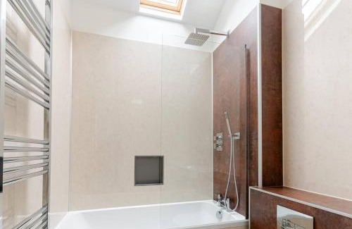 Pimperne House | The Old Coach House - Hot Tub - Dorset