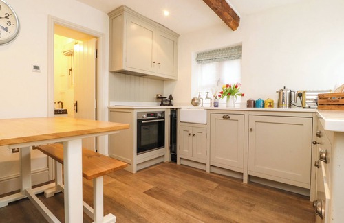 Burnsall Cottage | THE OLD COBBLERS, pet friendly, with open fire in Grassington