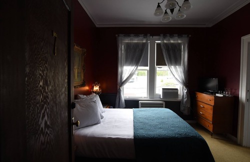 Historic Powell River Townsite Hotel | The Old Courthouse Inn