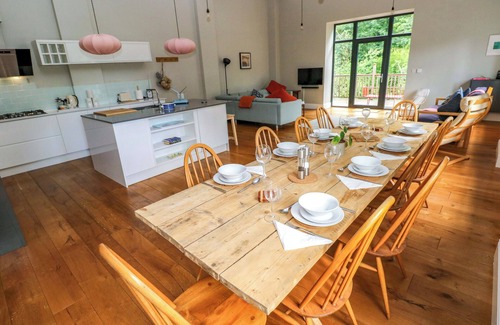 Pentrefelin Cottage | THE OLD CREAMERY, with a garden in Ffairfach