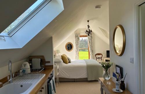 Chipping Norton Apartment | The Old Doctors Retreat- Near Soho Farmhouse