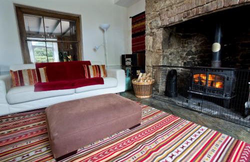 Stenalees House | The Old Farmhouse at Mena