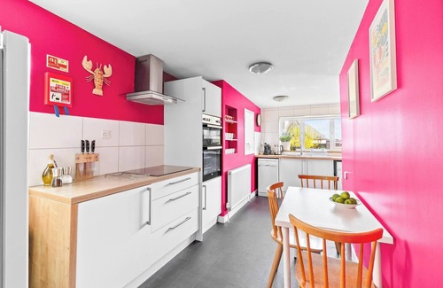 Tayport Ski Chalet | The Old Jewellers - 3 Bedroom Cottage With History