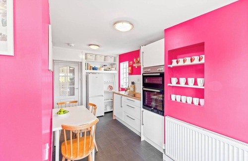 Tayport Ski Chalet | The Old Jewellers - 3 Bedroom Cottage With History