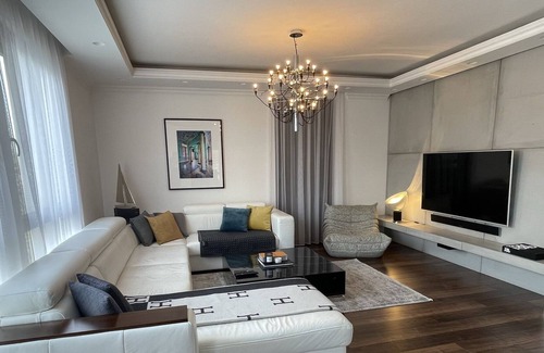 Tata Apartment | The Old Lake Suite - Tata