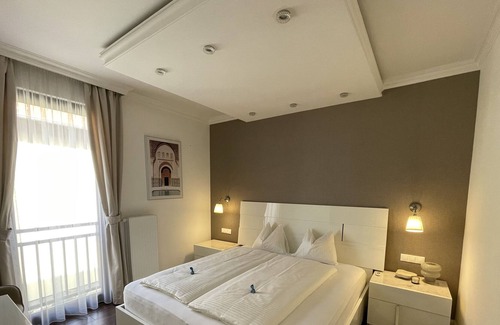 Tata Apartment | The Old Lake Suite - Tata
