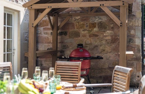 Dalkeith House | The Old Millhouse - Luxury Retreat: Sauna and Hot Tub
