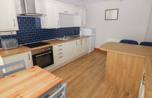Haverfordwest Cottage | THE OLD POST OFFICE, pet friendly, with hot tub in Letterston