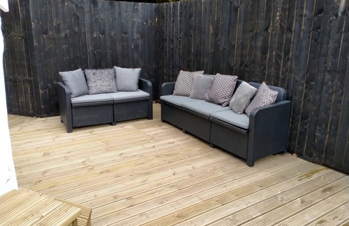 Llansamlet House | The Old Post Office -Games/Gym Room, Multiple Bedrooms Great for Families